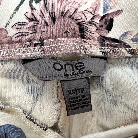 Rayon Blend Stretchy flowery pants (XS) - Picture 6 of 6